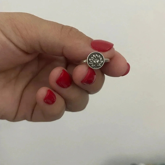 925 Sterling Silver  Lotus Flower Ring – Size 5 - Picture 4 of 7